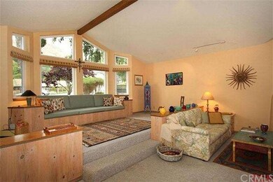 Two level living area with vaulted ceiling