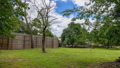 511 Bluebird St unit 2, Fredericksburg, TX 78624 - photo 4