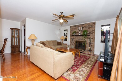 413 Cedar Ct, Jacksonville, NC 28546 - photo 4