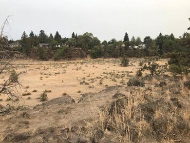 526 NW Rimrock Ct, Redmond, OR 97756 - photo 4