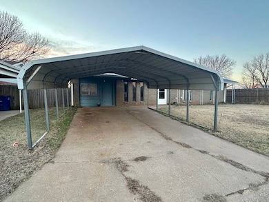 927 Erie St, Alva, OK 73717 - photo 2