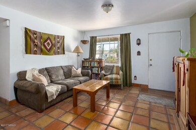 6 living room & entry