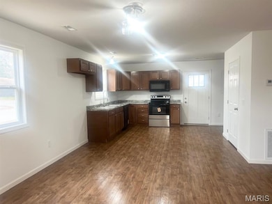 9 W Truitt St, Dexter, MO 63841 - photo 5