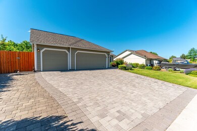 1638 NW Spruce Place, Redmond, OR 97756 - photo 4