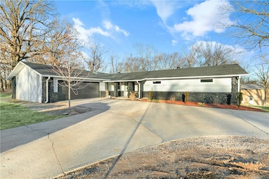 1505 Forest Hills Blvd, Bella Vista, AR 72715 - photo 3