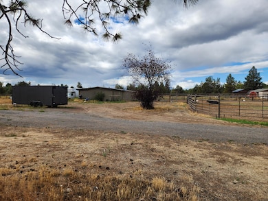 5663 SW Impala Ave, Redmond, OR 97756 - photo 4