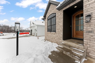 1403 Ravenwood Dr, Mahomet, IL 61853 - photo 2