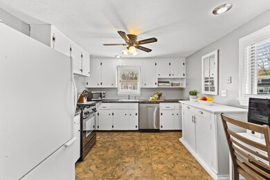 49 Nevens Cir, Rockland, MA 02370 - photo 4