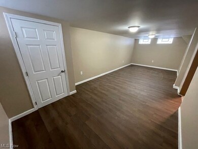 5537 Thomas St, Maple Heights, OH 44137 - photo 2