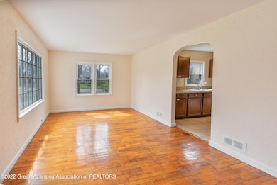 517 N Dexter Dr, Lansing, MI 48910 - photo 6