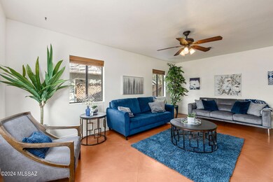 17-web-or-mls-2810 E Lester St - MLS Ima