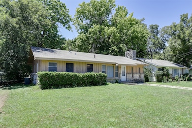607 N Wood St, Cleburne, TX 76033 - photo 4