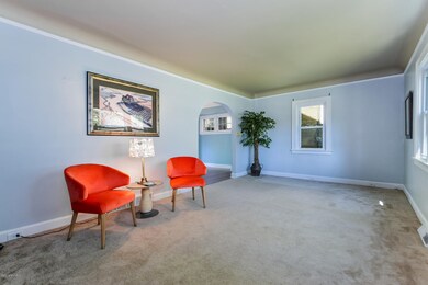 008-Living_Room-5744373-medium