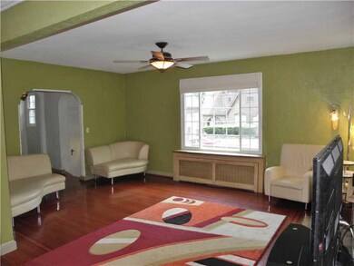Living Room. Spacious 15x18 Living Room w/ Newer F