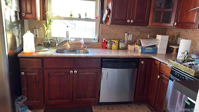 8518 241st St unit 2nd Floor, Bellerose, NY 11426 - photo 2