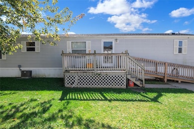 23467 Manor Rd N, New Boston, MI 48164 - photo 3