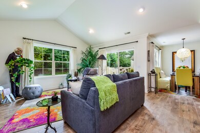 007-photo-living-room-6105006