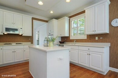 902 Hodge Ln, Batavia, IL 60510 - photo 5