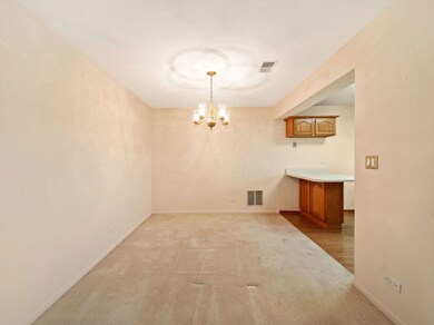 464 Raintree Dr unit 2D, Glen Ellyn, IL 60137 - photo 6