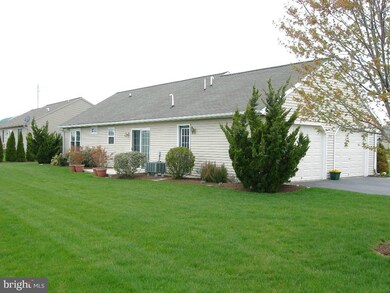 551 Daisy Dr, New Holland, PA 17557 - photo 2