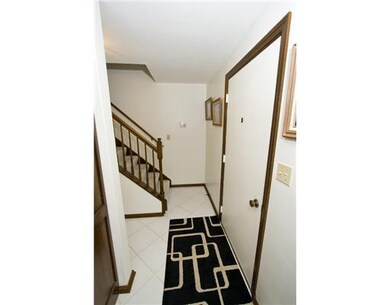 Entry/Foyer.
