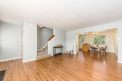 1084 W Sells_004