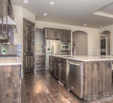 60402 Hedgewood Ln, Bend, OR 97702 - photo 2