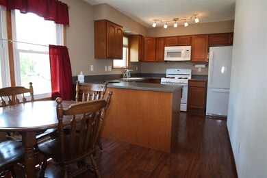 1321 Edgewood Dr, Waterloo, IA 50701 - photo 3