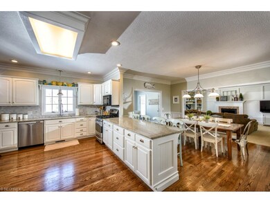 Wonderful floor plan with open kitchen, dinette an
