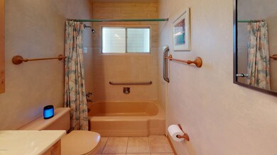 8341-E-Desert-Steppes-Dr-Bathroom