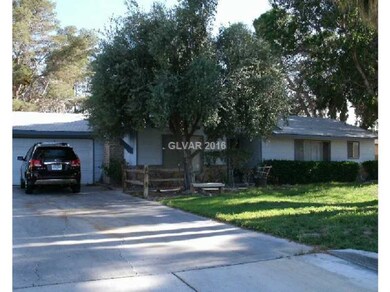 Property Photo. Big driveway