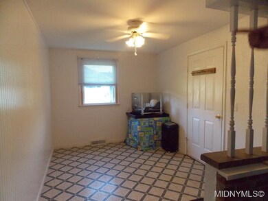 Mud room to 2 stall garage