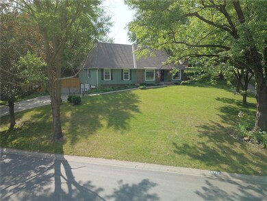 10717 W 52nd Cir, Shawnee, KS 66203 - photo 5