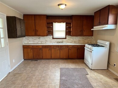 1310 E Thompson Ave, Sapulpa, OK 74066 - photo 3