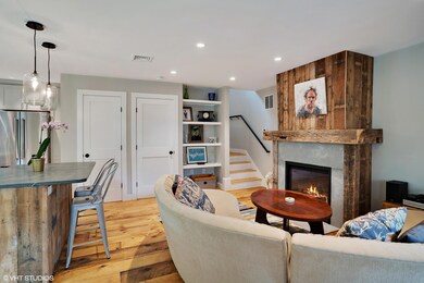 03_52CreekRoad_4_10001_LivingRoom_HiRes