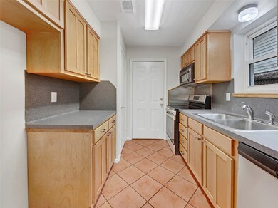 16715 Townes Rd, Friendswood, TX 77546 - photo 2