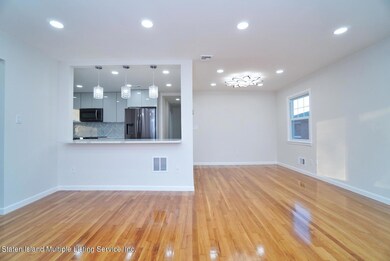Livingroom - Pic 1