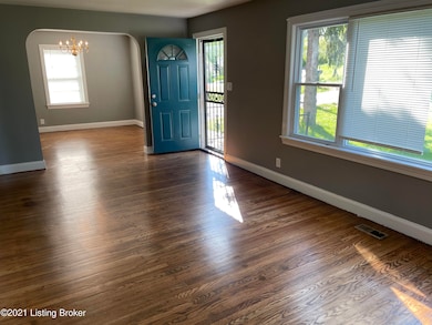 5913 E Manslick Rd, Louisville, KY 40219 - photo 3