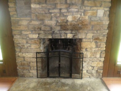 209 Spring St, Elroy, WI 53929 - photo 2