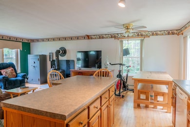 33-web-or-mls-17 Easy St-48