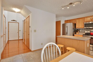 9199 Windy Creek Dr, Columbus, OH 43240 - photo 4