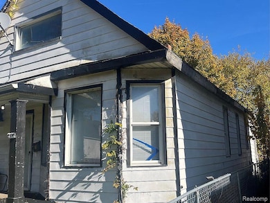 6130 Maxwell St, Detroit, MI 48213 - photo 2