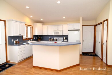 8033 Amber Creek Dr SW unit 74, Byron Center, MI 49315 - photo 5