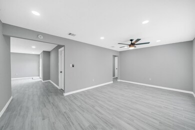 611 Spell St, Houston, TX 77022 - photo 5