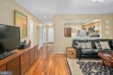 5806 Linden Square Ct, Rockville, MD 20852 - photo 4