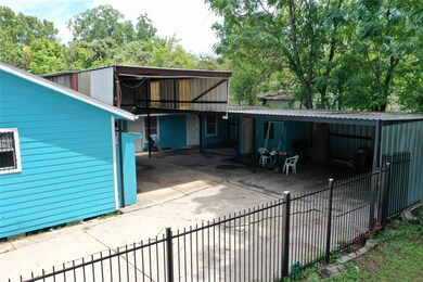 807 S Victory Dr, Houston, TX 77088 - photo 5