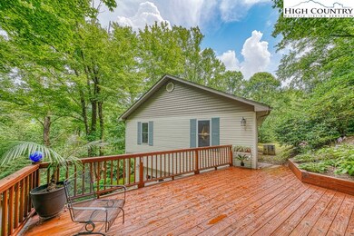 Large upper deck great for relaxing