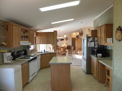 Kitchen w/Center Island & Work Station