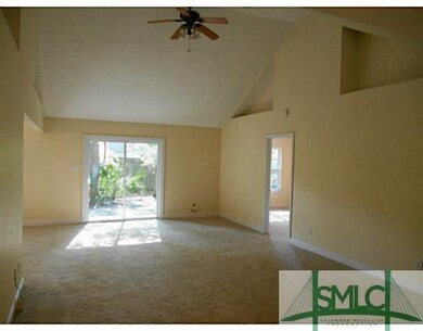Den/Family/Great Room. Vaulted Ceiling in Great Ro