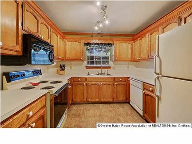 Kitchen with lots of cabinets!